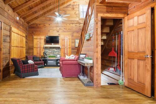 Agape In The Woods Cabin