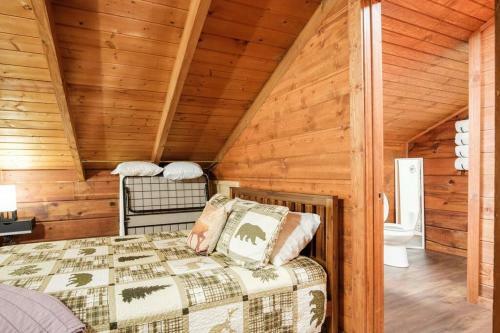 Agape In The Woods Cabin