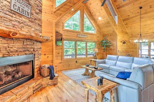 Serene Blue Ridge Cabin About 3 Mi To Downtown!