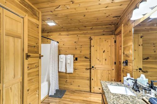 Serene Blue Ridge Cabin About 3 Mi To Downtown!