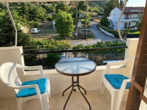 Navy Apartment With Mountain View &private Parking