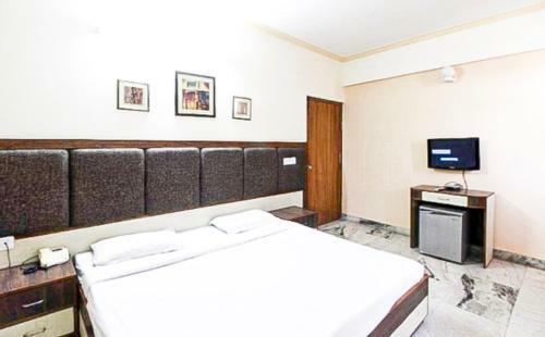 Hotel Delux Plaza By Wb Inn