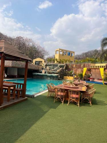 Hotel The Emerald Resort