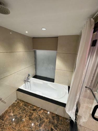 Hotel Cozzy Palace