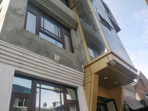 Hotel Qadir Residency Srinagar