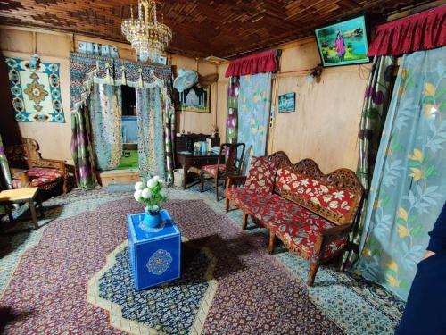 Bed & Breakfast H B New Retreet