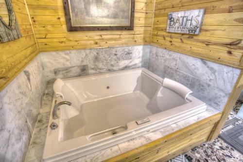 Villa Cabin For Two Near Helen W Spa Amenities