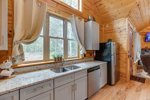 Villa Romantic Cabin W Rain Shower & Spa Tub