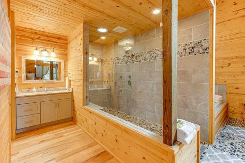 Villa Romantic Cabin W Rain Shower & Spa Tub