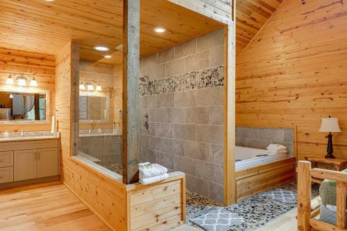 Villa Romantic Cabin W Rain Shower & Spa Tub