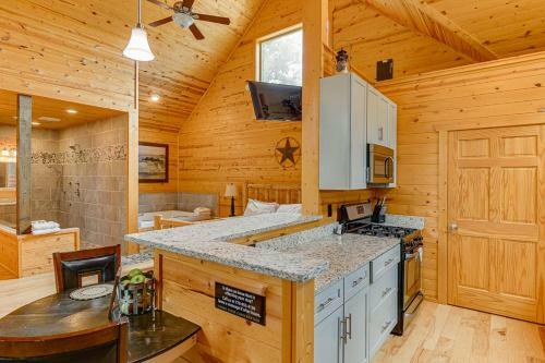 Villa Romantic Cabin W Rain Shower & Spa Tub