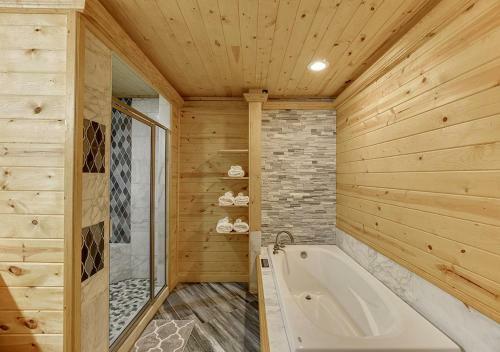 Villa Cabin Near Helen, Ga W Spa Amenities
