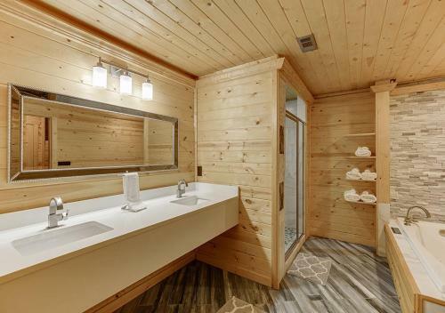 Villa Cabin Near Helen, Ga W Spa Amenities