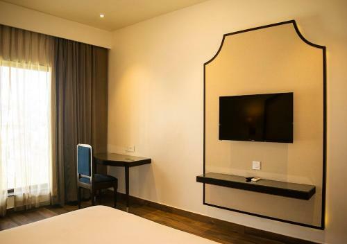 Hotel Sgn Gardens (hotel, Banquets & Lawns)