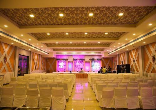 Hotel Sgn Gardens (hotel, Banquets & Lawns)