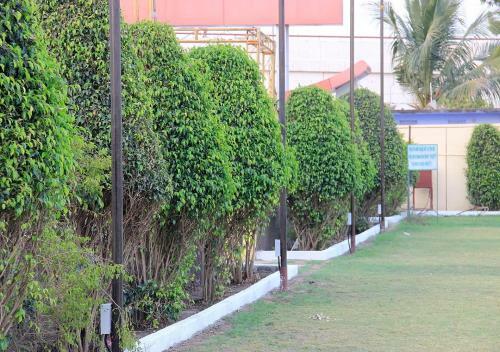 Hotel Sgn Gardens (hotel, Banquets & Lawns)