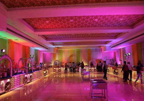 Hotel Sgn Gardens (hotel, Banquets & Lawns)