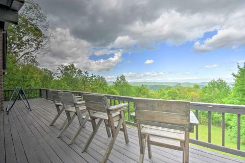 Cabin With Balcony And Mtn Views Near Sky Valley!