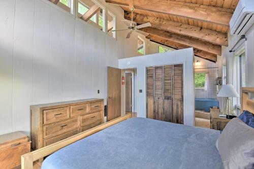 Cabin With Balcony And Mtn Views Near Sky Valley!
