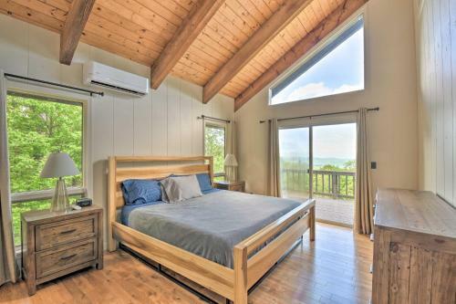 Cabin With Balcony And Mtn Views Near Sky Valley!