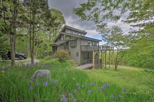 Cabin With Balcony And Mtn Views Near Sky Valley!