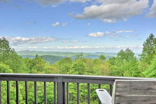 Cabin With Balcony And Mtn Views Near Sky Valley!