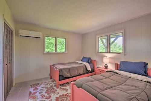 Cabin With Balcony And Mtn Views Near Sky Valley!