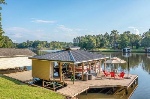 Lakefront Home With Entertainment Space And Dock!