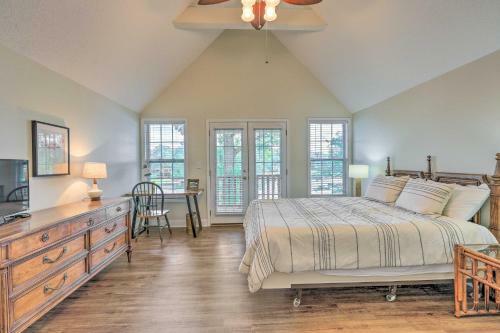 Lakefront Home With Entertainment Space And Dock!