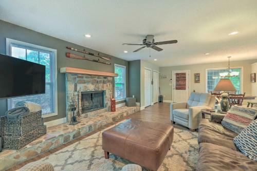 Lakefront Home With Entertainment Space And Dock!