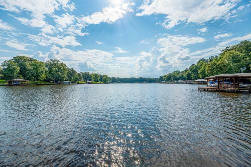 Lakefront Home With Entertainment Space And Dock!