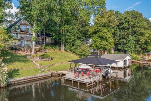 Lakefront Home With Entertainment Space And Dock!