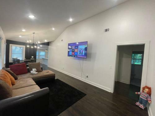 Contemporary Elegant 3 Bedroom House