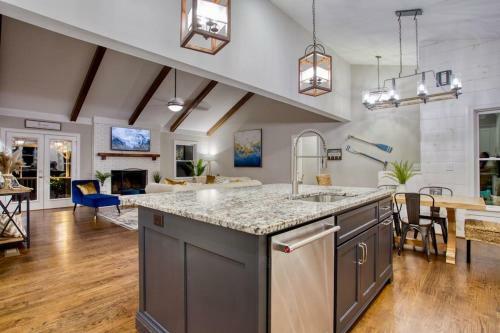 The Blue Haven - Pool - Lake Access - Entertainment Basement