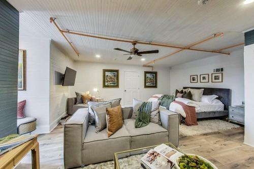 Eight 11 Homes ? Victorian Lux Home Near Atl.