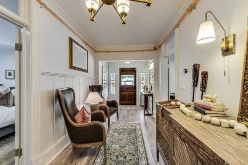 Eight 11 Homes ? Victorian Lux Home Near Atl.