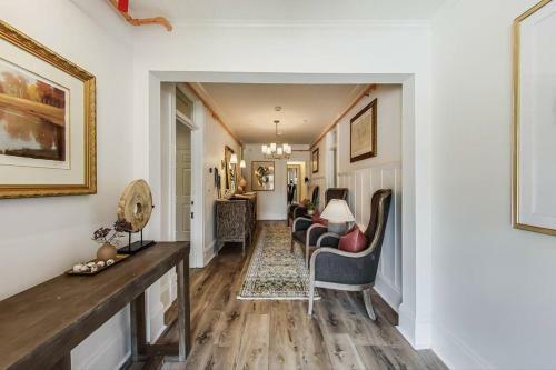 Eight 11 Homes ? Victorian Lux Home Near Atl.