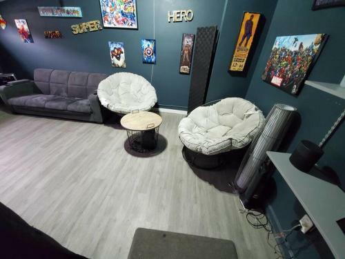 Hostal Spacious Room Can Host Multi-guests Near Atl