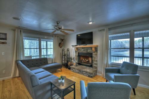 New Heaven Bound Pristine Private Lake Frontage