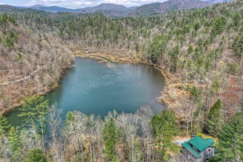 New Heaven Bound Pristine Private Lake Frontage