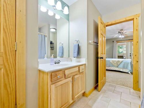Deer Ridge! - Loft & Fire Pit - Pet Friendly