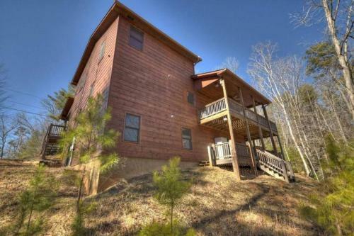 Noah's Ark Cozy Cabin