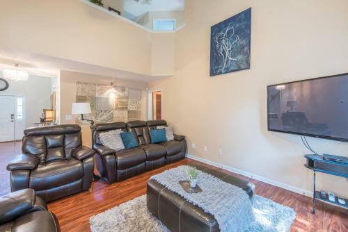 Comfort And Style On The Colonnade