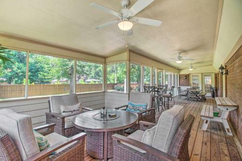 Bright Family-friendly Escape, Walk To River!
