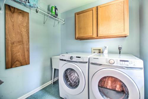 Bright Family-friendly Escape, Walk To River!