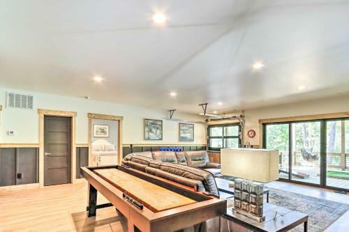 Deckadent Getaway With Hot Tub And Fire Pit!
