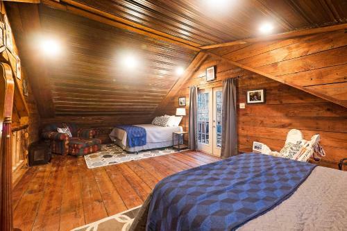 Hideaway Lodge