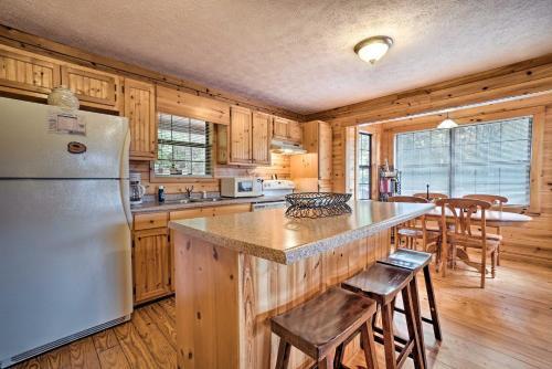 Rustic Young Harris Cabin With Fire Pit And Views