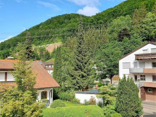 Well-groomed Apartment In Geroldsgr�n With Garden