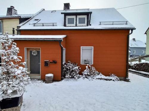 Well-groomed Apartment In Geroldsgr�n With Garden